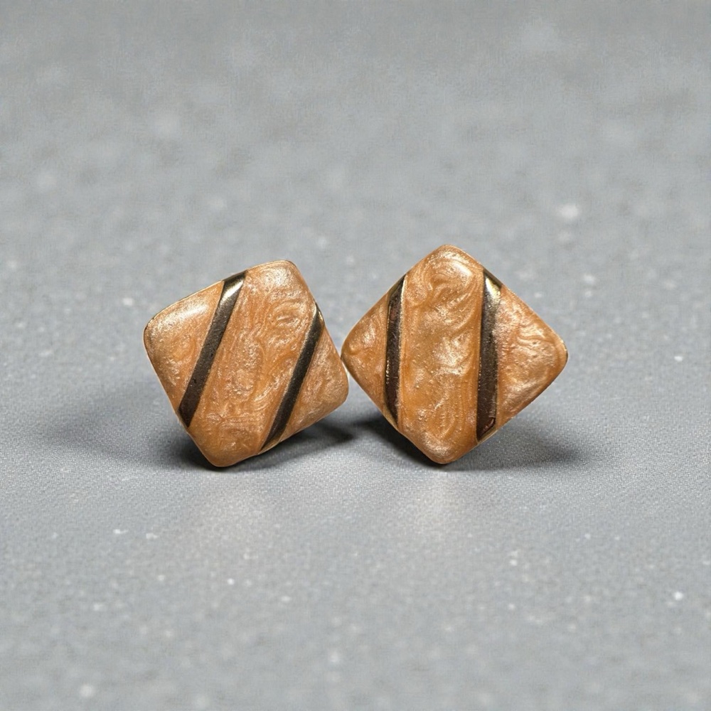Vintage Peach and Gold Women's‎ Enameled Earrings